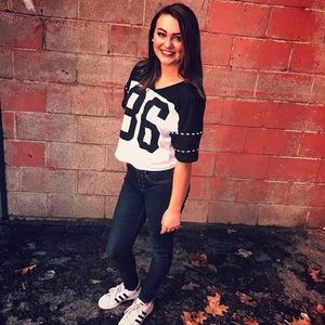 PINK Victoria’s Secret cropped short sleeve tee